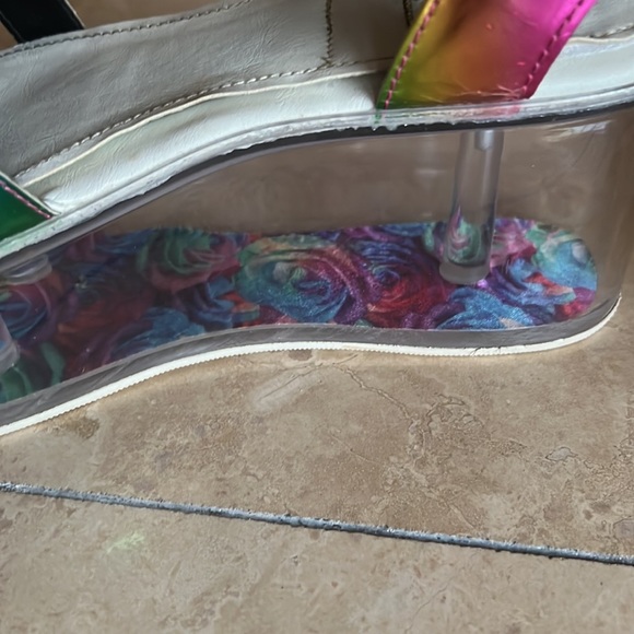 YRU Qloud Chariot Rainbow Platform Sandals - Picture 13 of 13